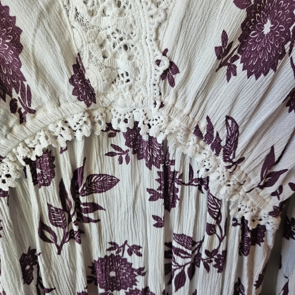 Kismet Boho Romance Floral Tunic w/ Lace Trim - Picture 5 of 8